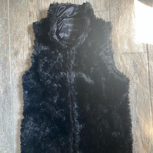 Black faux fur vest White House/black Market